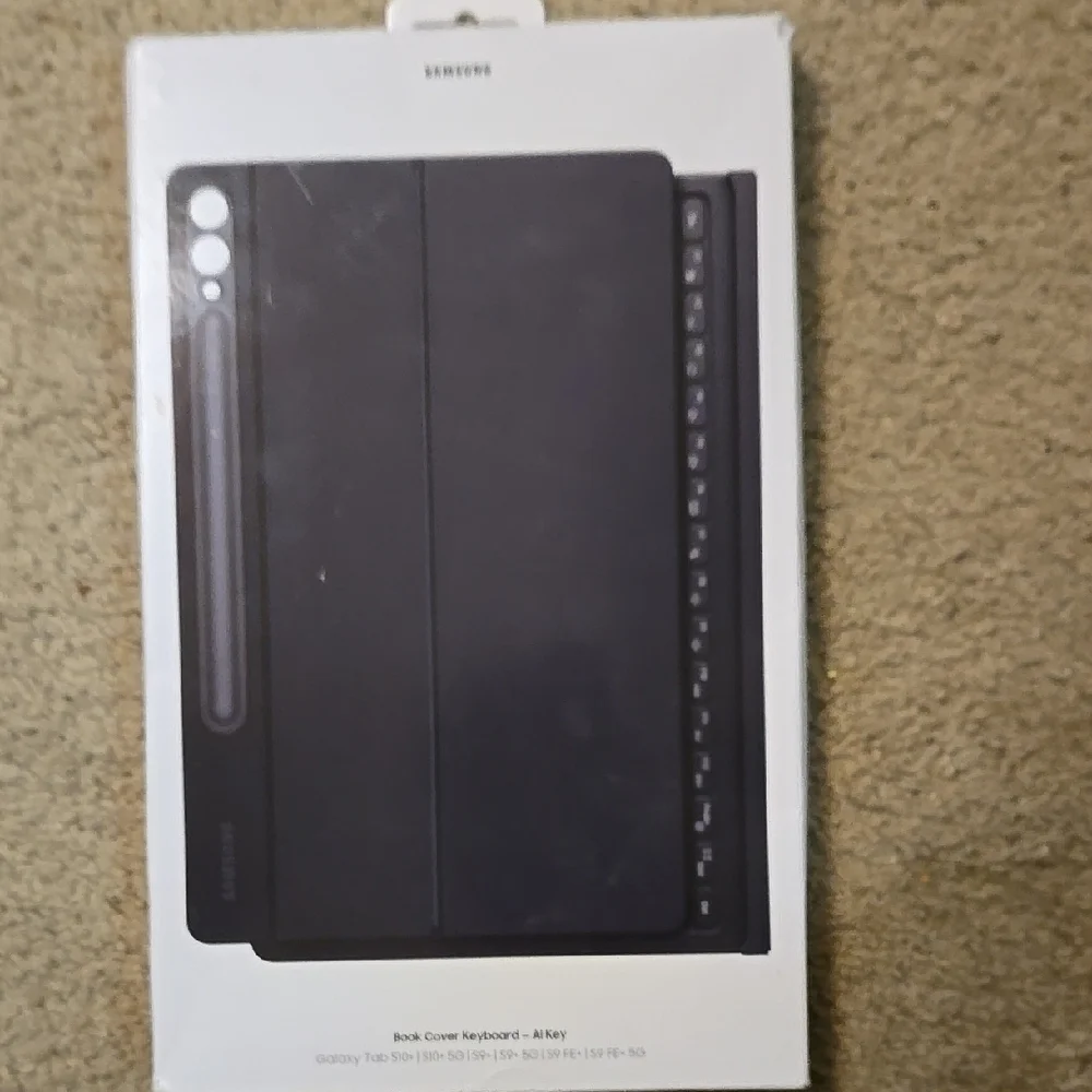 NIB Samsung Black Book Cover Keyboard for S10+ Tablet. Was opened but never used